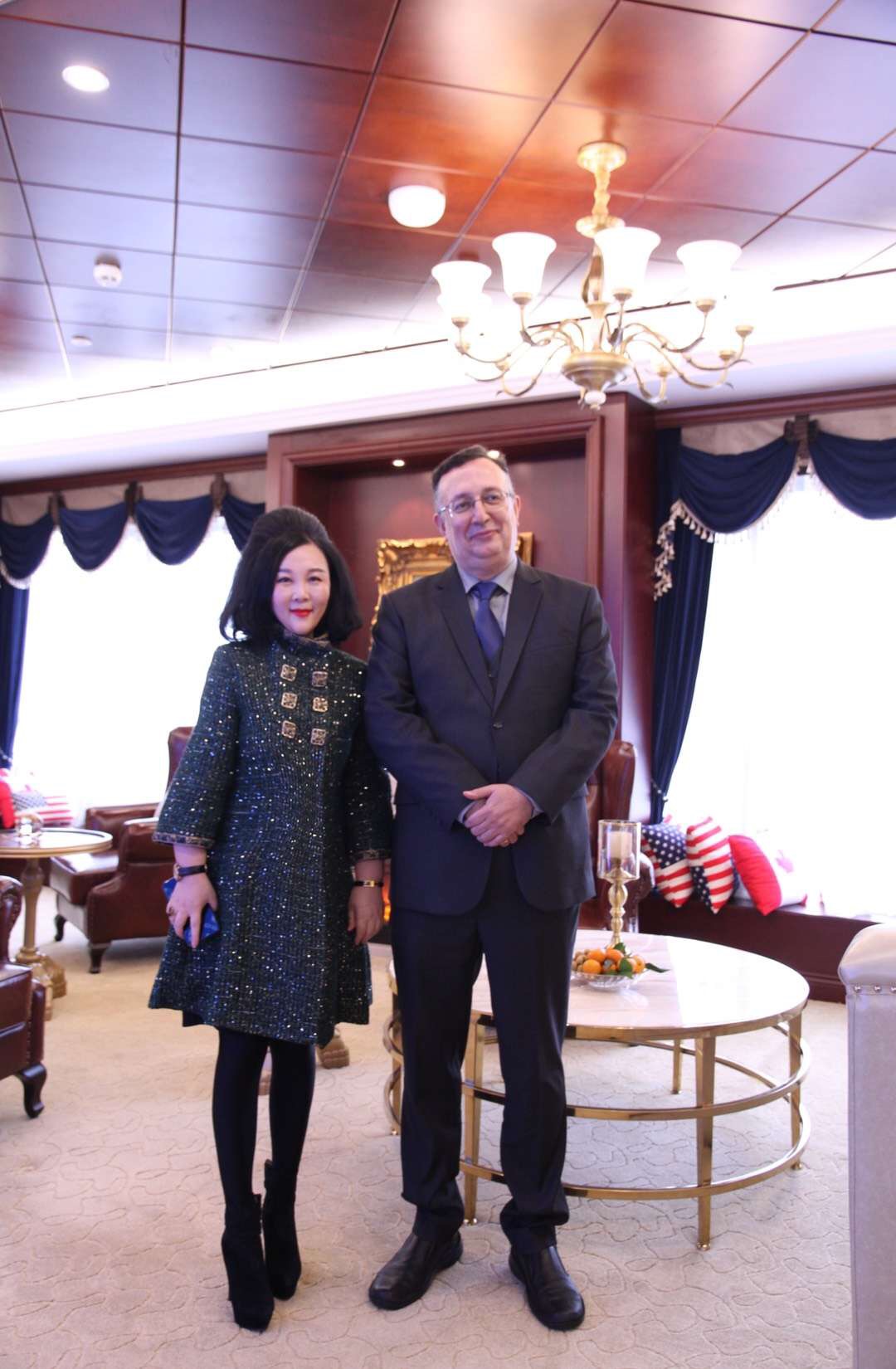 此次尊享会，更是有幸请到现任希腊驻上海总领事馆参赞Dimitrios Michas先生亲临现场， 让我们感到蓬荜生辉。