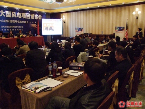 来宾认真听我司的团队介绍