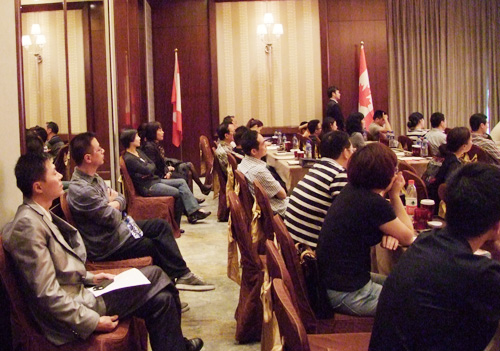 此次加拿大新政说明会引起了温州各界成功人士的关注,到场人数超出预计,频频加座